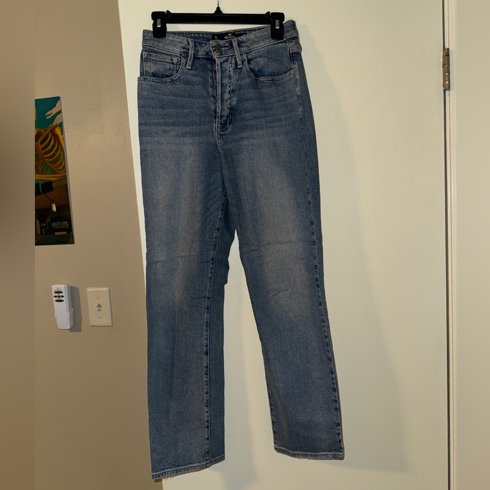Hollister Ultra High-Rise Vintage Straight Jean